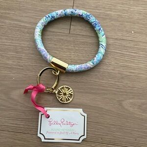 Lilly Pulitzer Round Keychain in Shell of a Party
